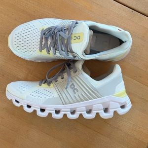 On Cloud, never worn cloud swift sneakers